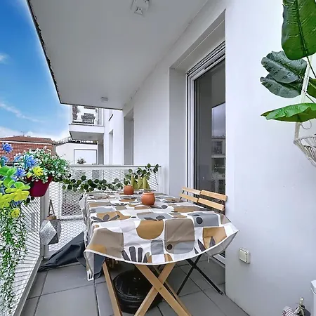 With Terrace 100m From Paris Appartement