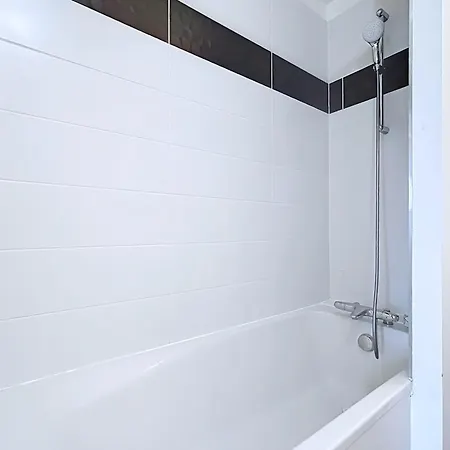 Appartement With Terrace 100m From Paris